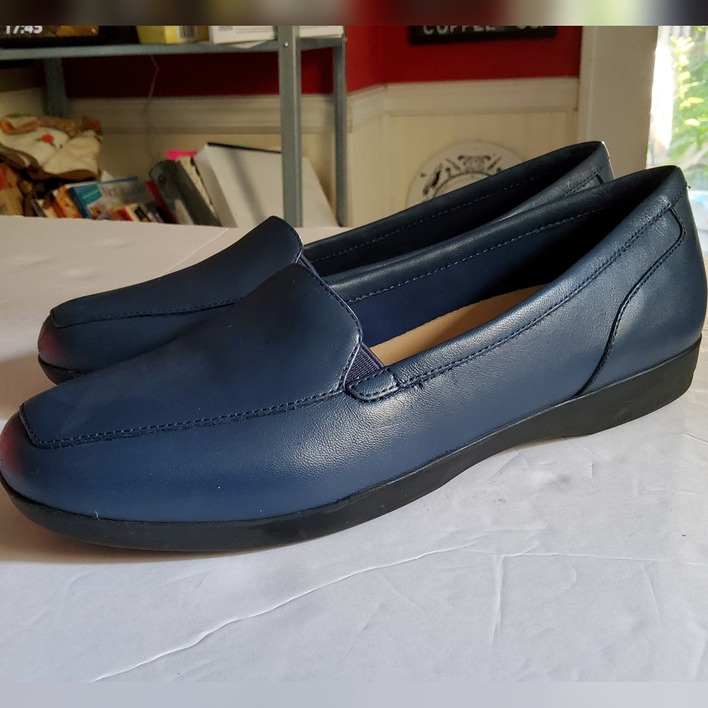 Easy Spirit Navy Blue Leather Loafers